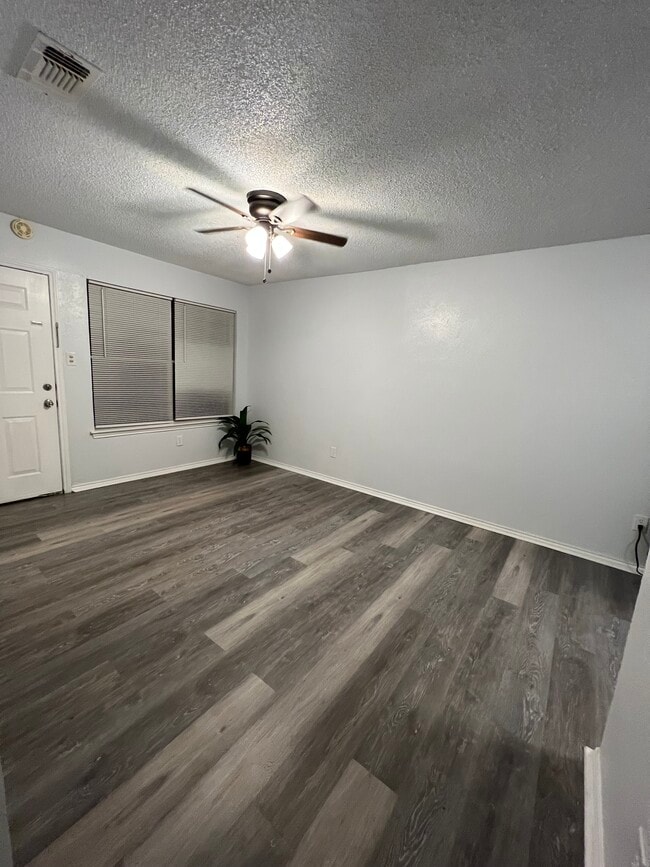 Foto del edificio - 304 E Oakdale St