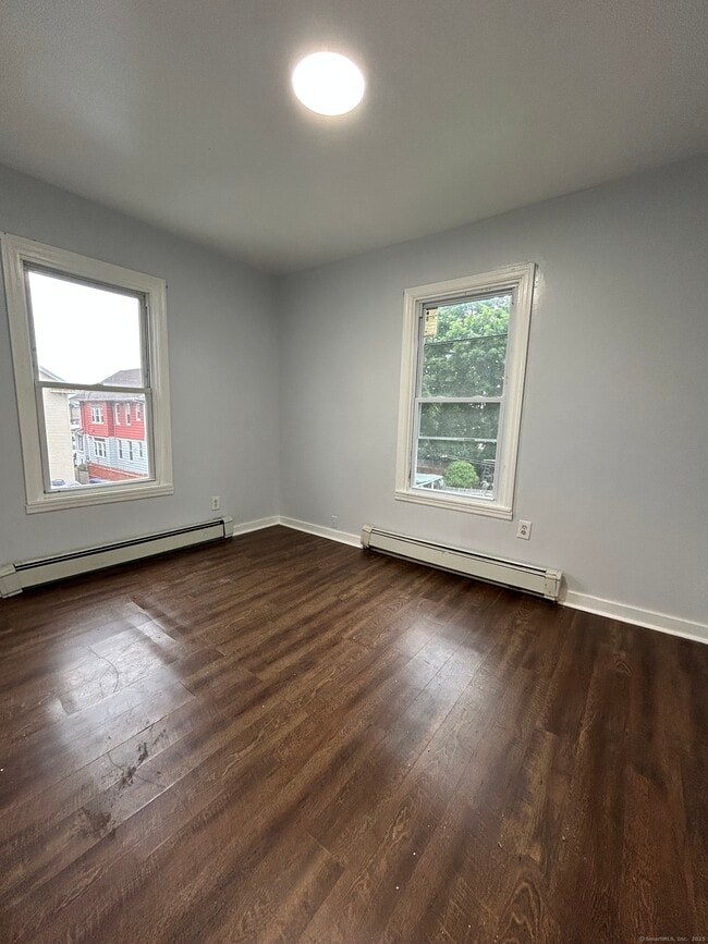 Building Photo - 173 5th St