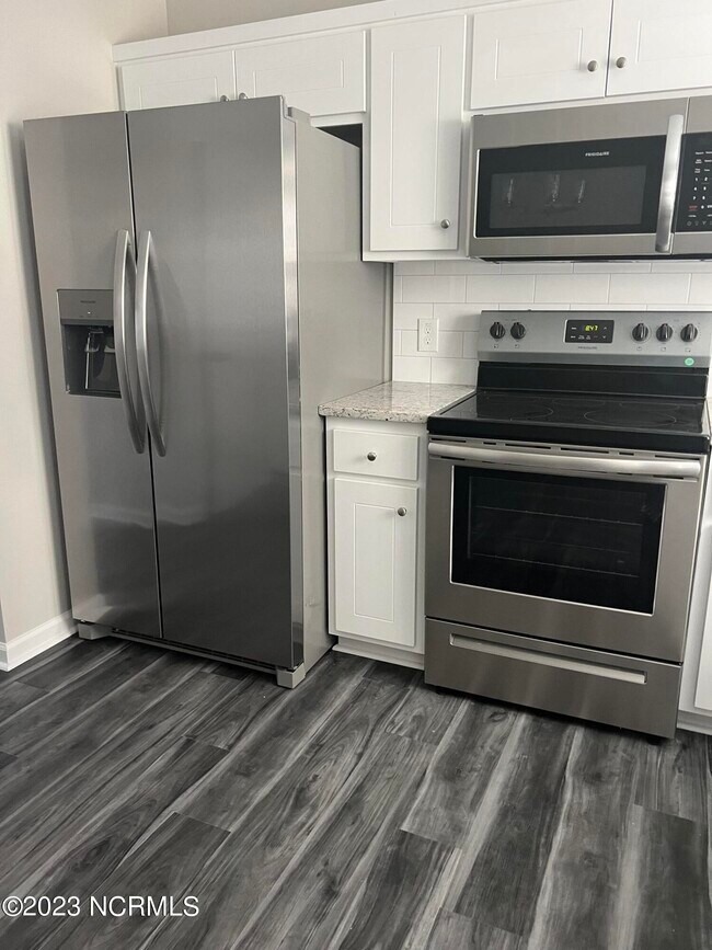 Foto del edificio - 1233 Cross Creek Cir
