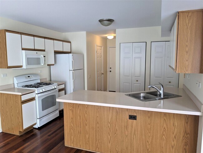 Foto del edificio - 692 Silk Oak Ln