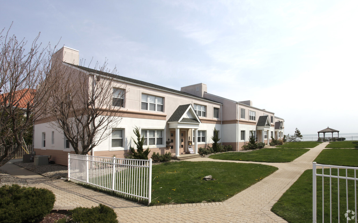 Primary Photo - BeachSide Manor Apartment