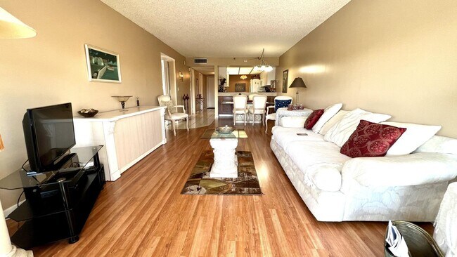 Building Photo - 18 Royal Palm Way