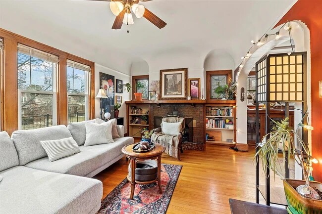 Sala de estar - 2567 N 60th St