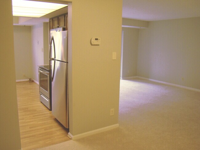 Building Photo - 10221 Valentino Dr