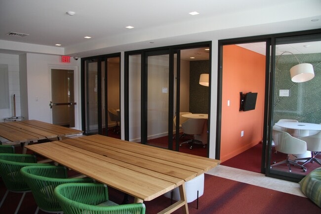 Building Photo - 130 Guest St
