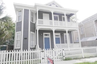 Building Photo - 304 18th St