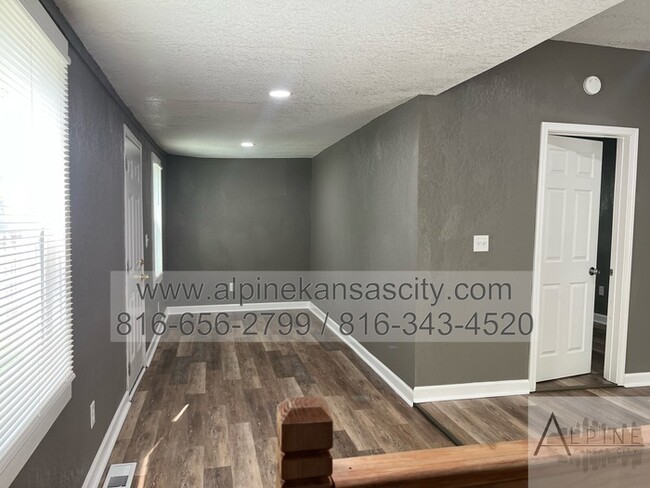 Foto del edificio - Updated NE Home! Section 8 READY!