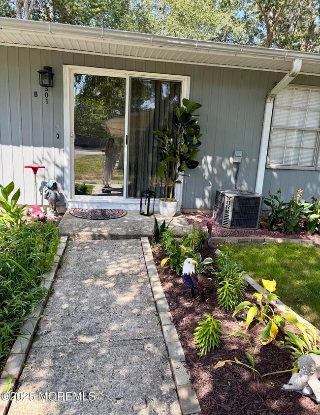 Building Photo - 301F W Malvern Ct