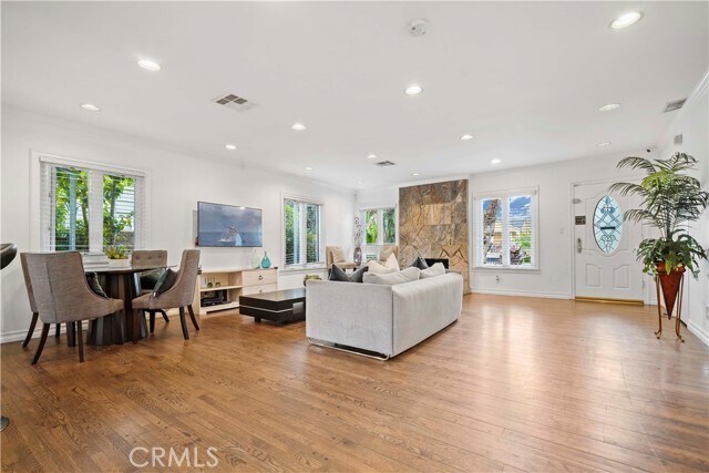 Foto del edificio - 5362 Yolanda Ave