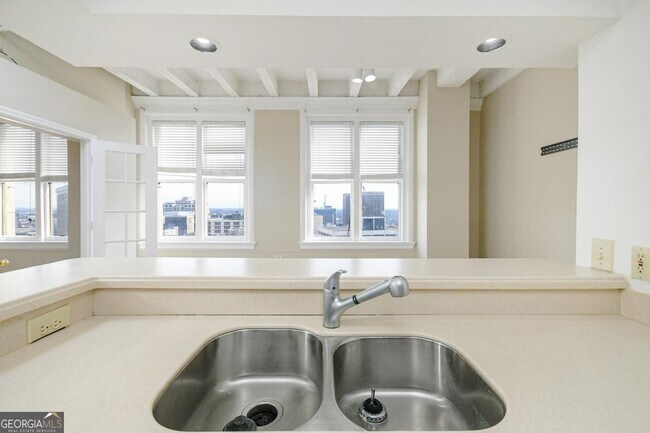 Building Photo - 32 Peachtree St SW