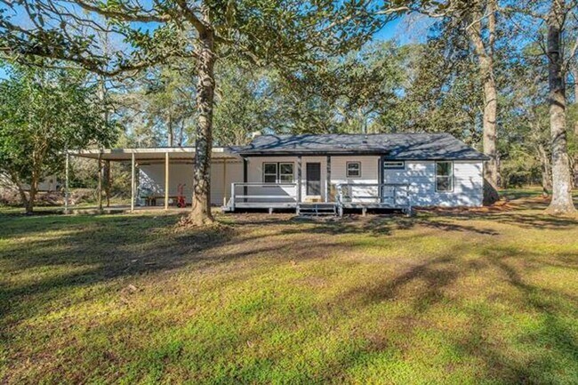 Building Photo - Chaires  Country living Home