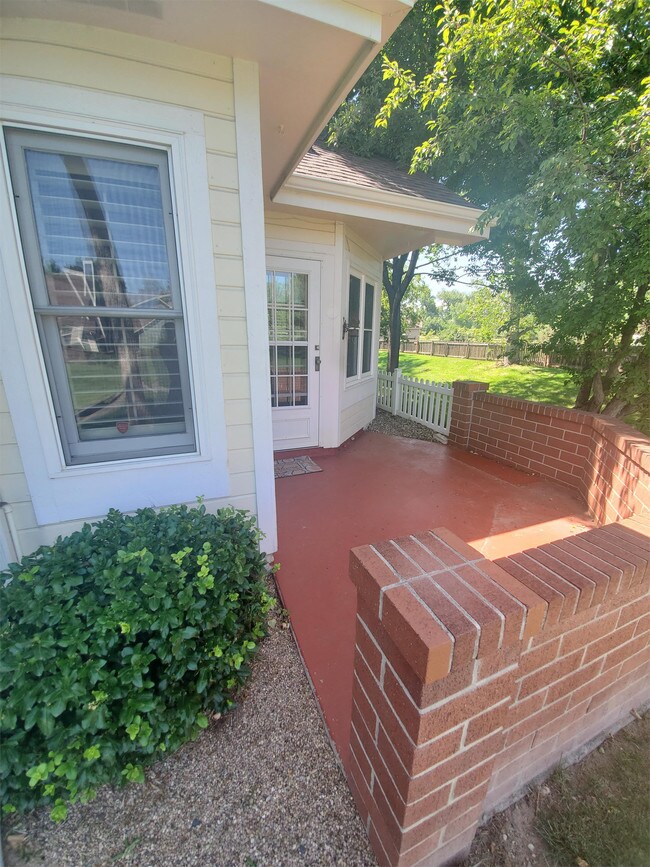 Building Photo - 1038 Cunningham Dr