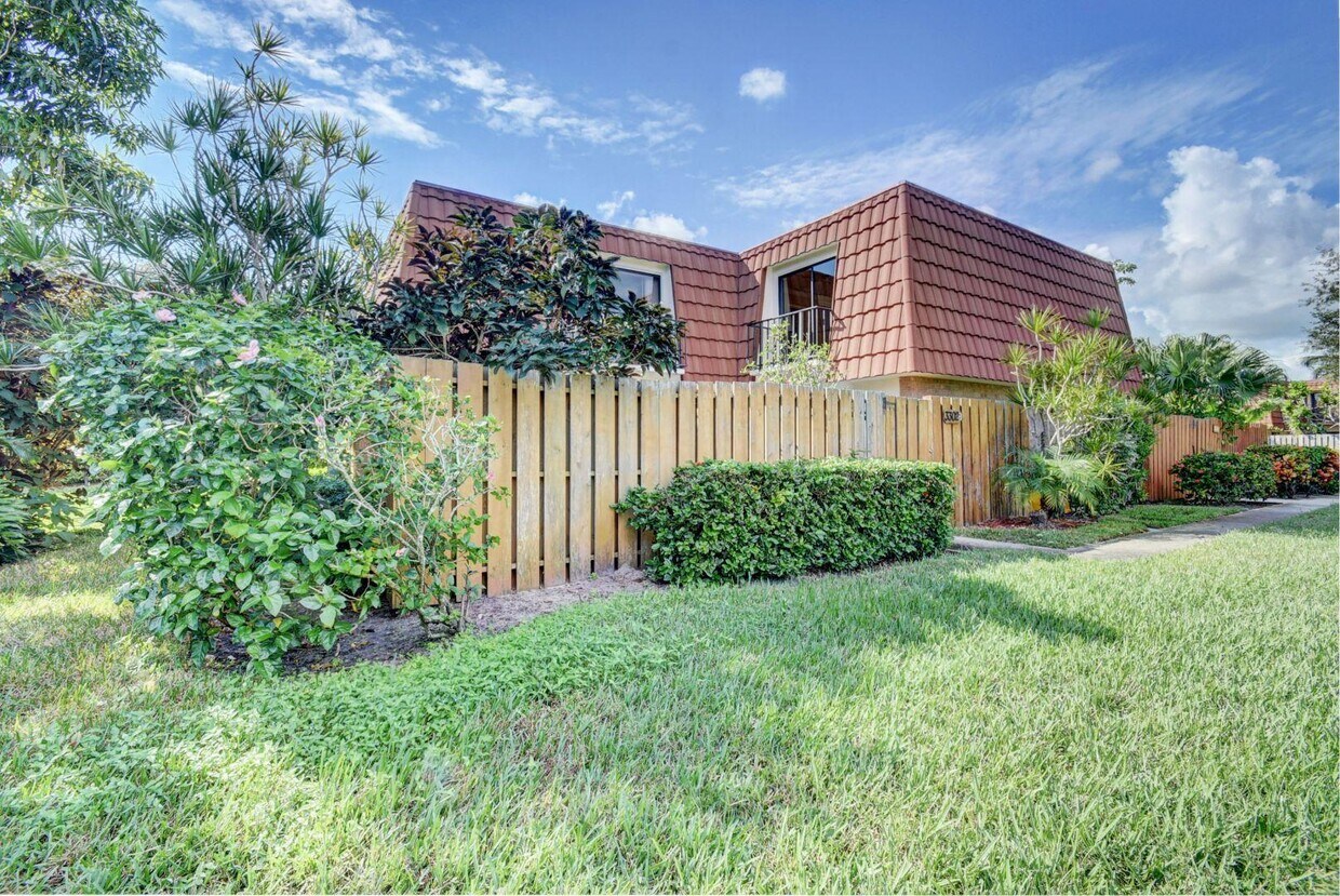 3302 Spanish Wells Dr, Delray Beach, FL 33445 Townhome Rentals in