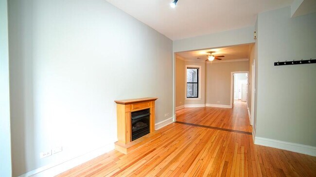 Building Photo - 1513 W Addison St