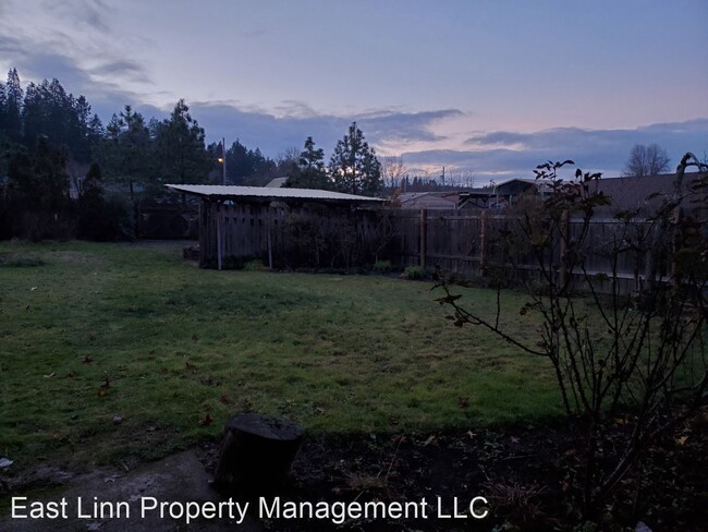 Building Photo - 3 br, 1.5 bath House - 610 5th Ave