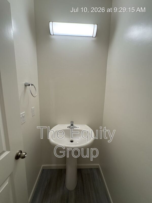 Building Photo - 733 S Pinkham St