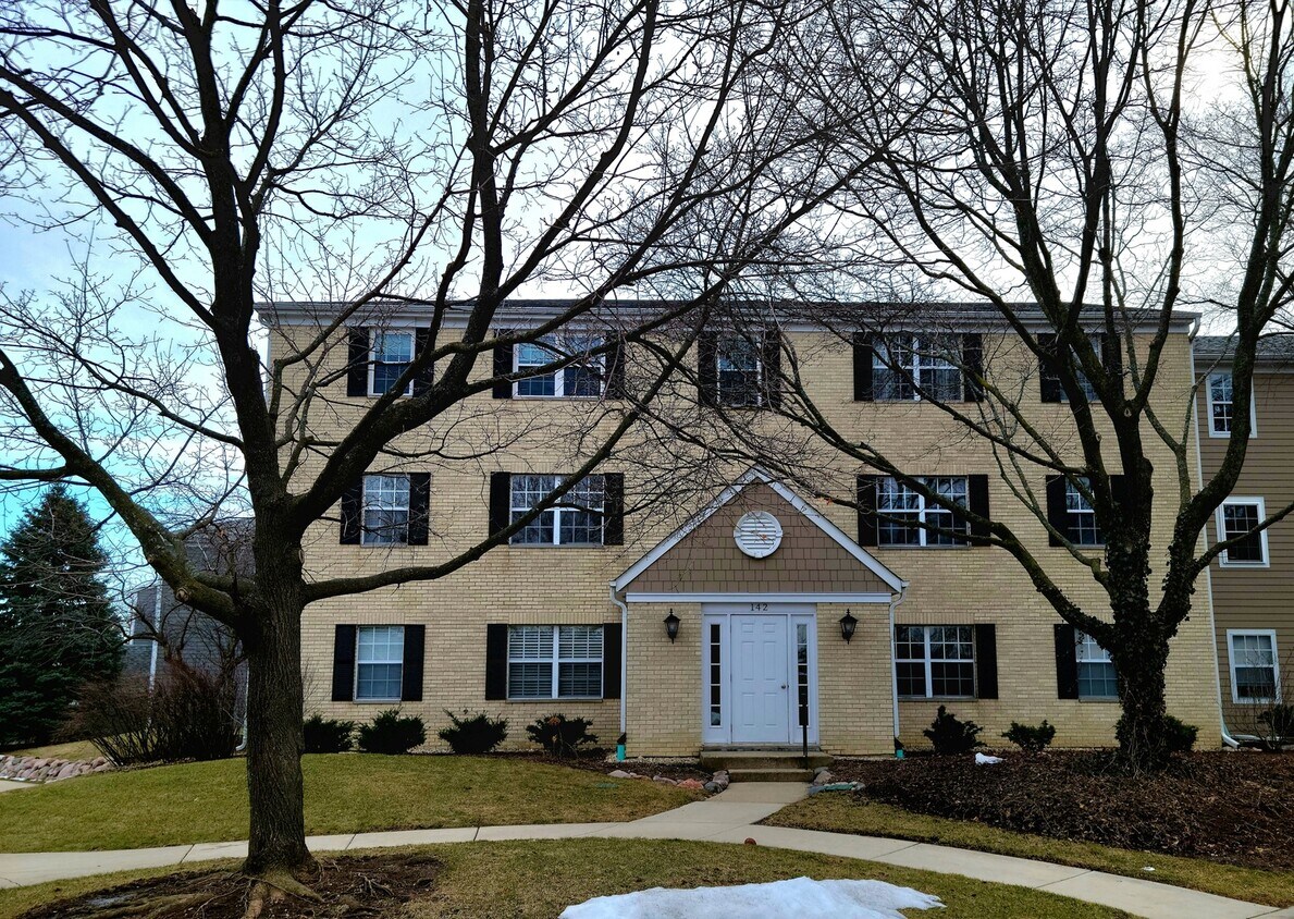 142 E Winchester Rd Unit B, Libertyville, IL 60048 Condo for Rent in