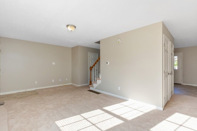 Building Photo - 433 Elm Tree Ln