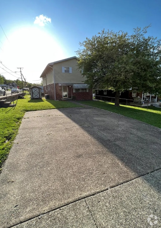 Building Photo - 4706A Spring Hill Ave