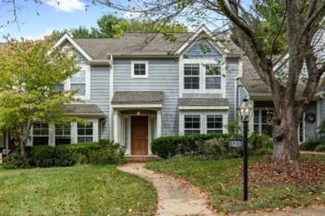 Building Photo - 3203 Gateway Cir