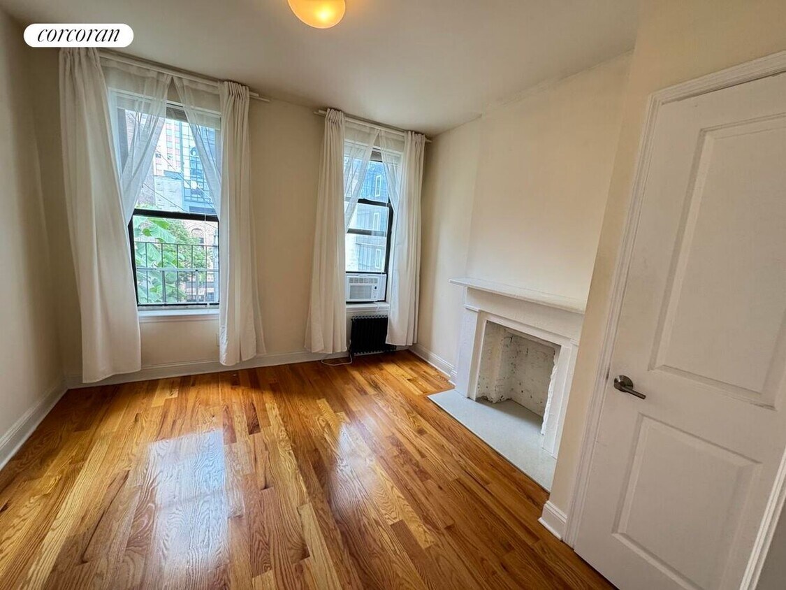Foto principal - 309 W 47th St