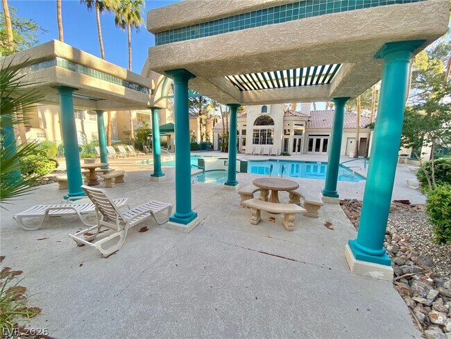 Foto del edificio - 2251 Wigwam Pkwy
