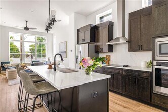 Building Photo - 13325 Bee St