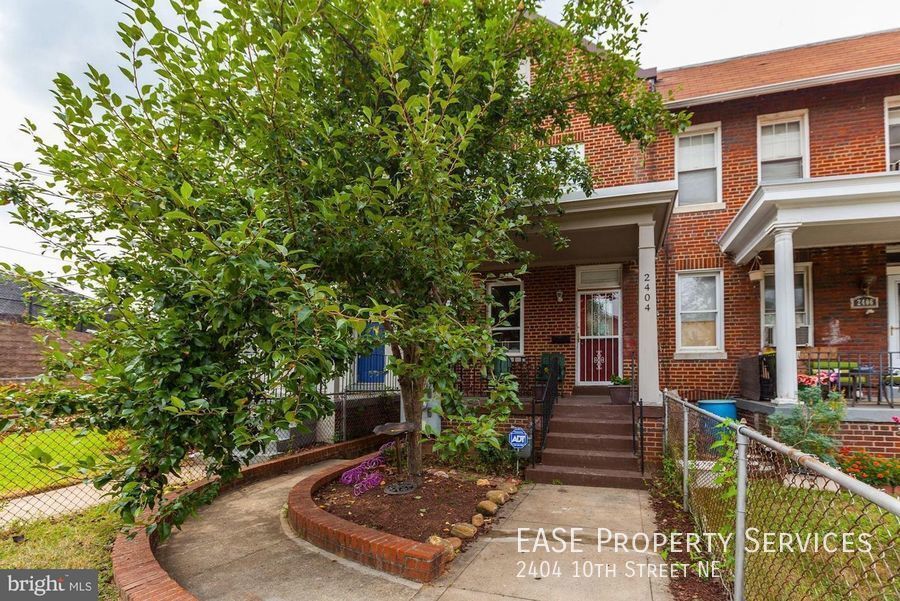 Primary Photo - 2404 10th St NE