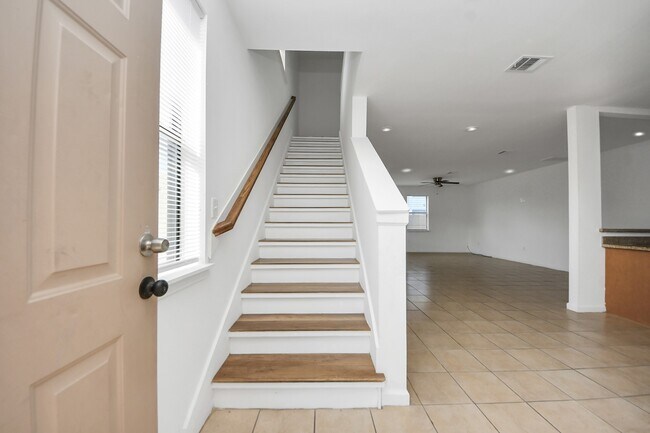 Building Photo - 4347 Oak Ridge Dr