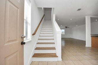 Building Photo - 4335 Oak Ridge Dr