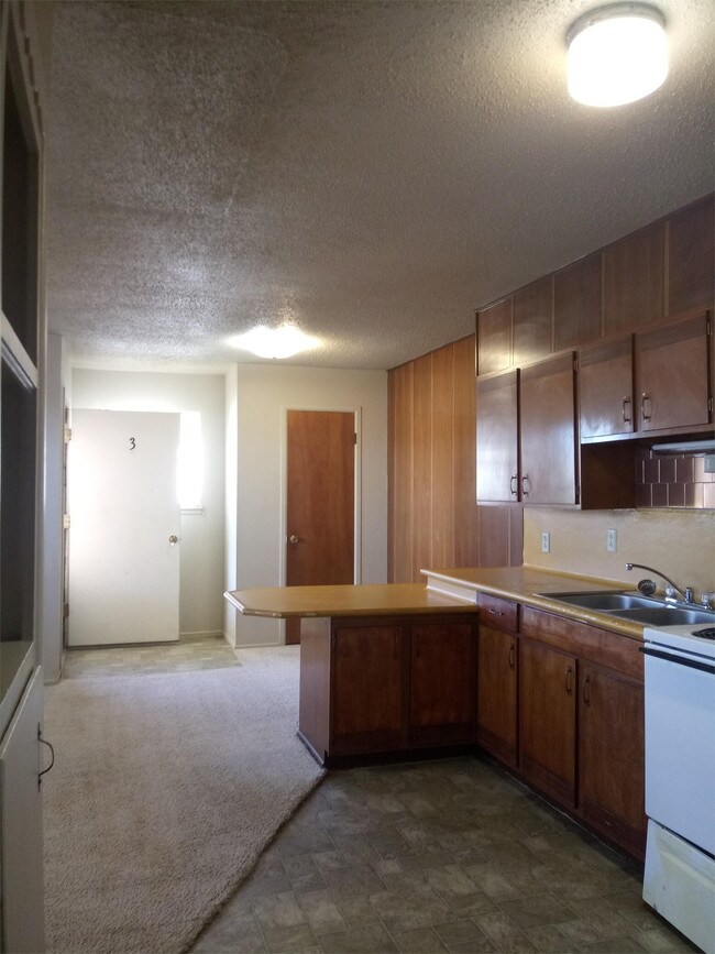 Building Photo - 313 Gayland Dr