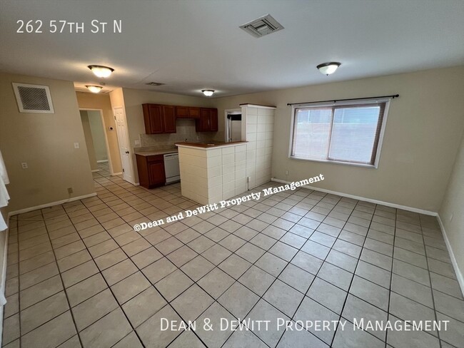 Building Photo - 2/1 SFH in St Pete - For Rent