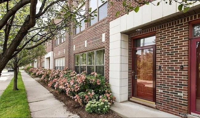 Building Photo - 76 W Bethune St