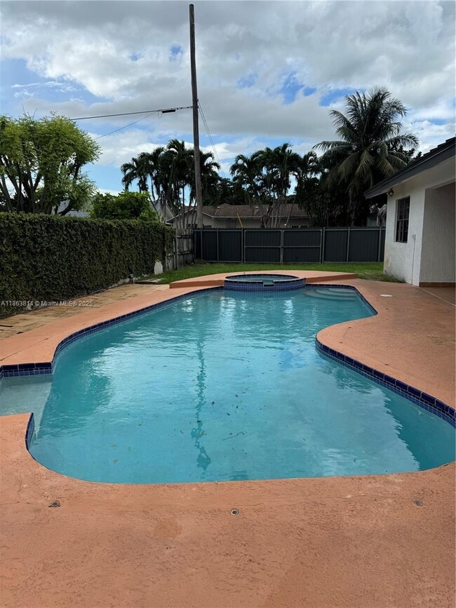 Foto del edificio - 3010 SW 132nd Ave
