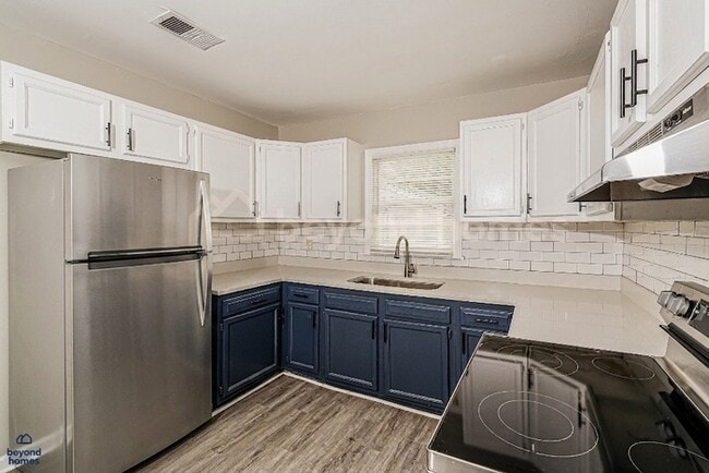 Building Photo - Ready to love where you live? 3 Bed 1 Bath Home Ready for You!