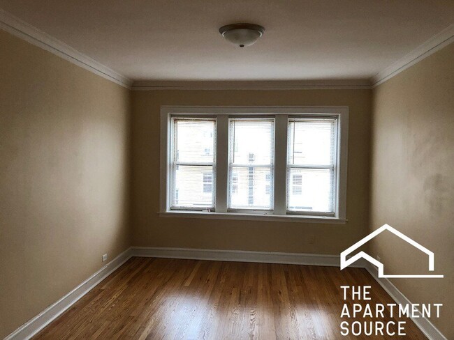 Building Photo - 4454 W Diversey Ave