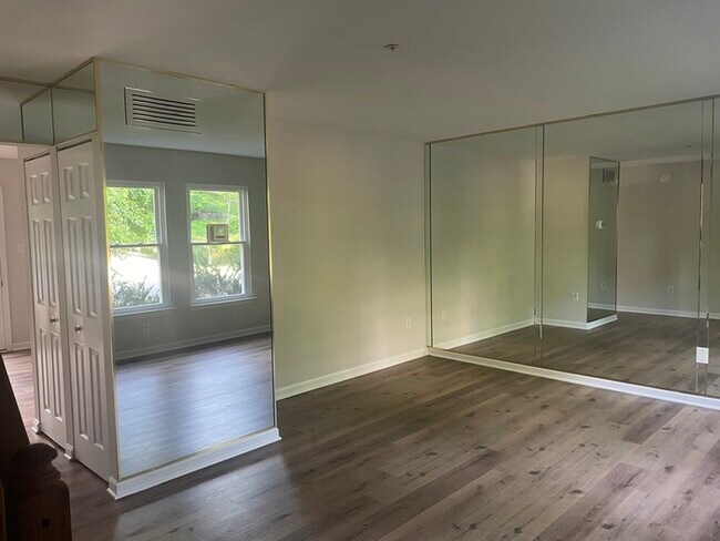 Foto del edificio - 3 Bedrooms 2 Bathrooms in a GREAT AREA