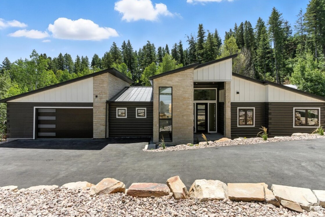 Primary Photo - 415 Woodland Dr