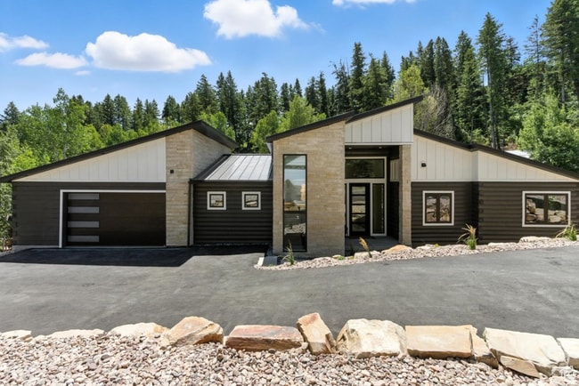 Building Photo - 415 Woodland Dr