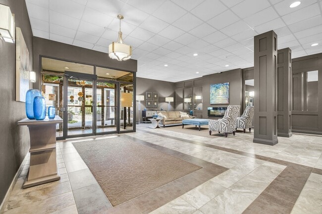 Building Photo - 549 Ridout St N