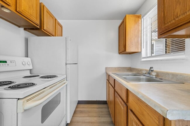 Building Photo - Cunningham Duplex