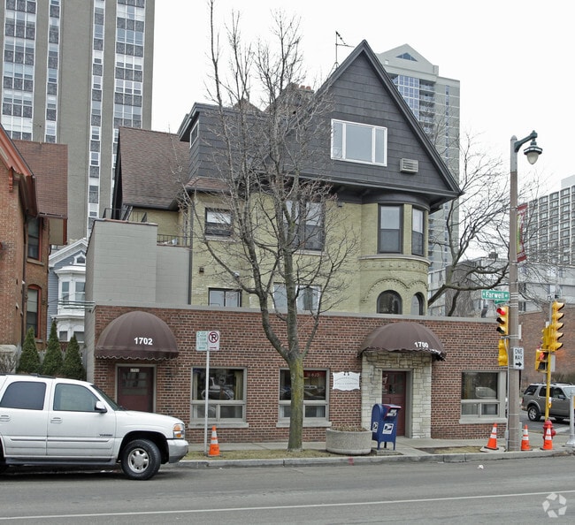 Primary Photo - 1700 - 1702 N Farwell Ave
