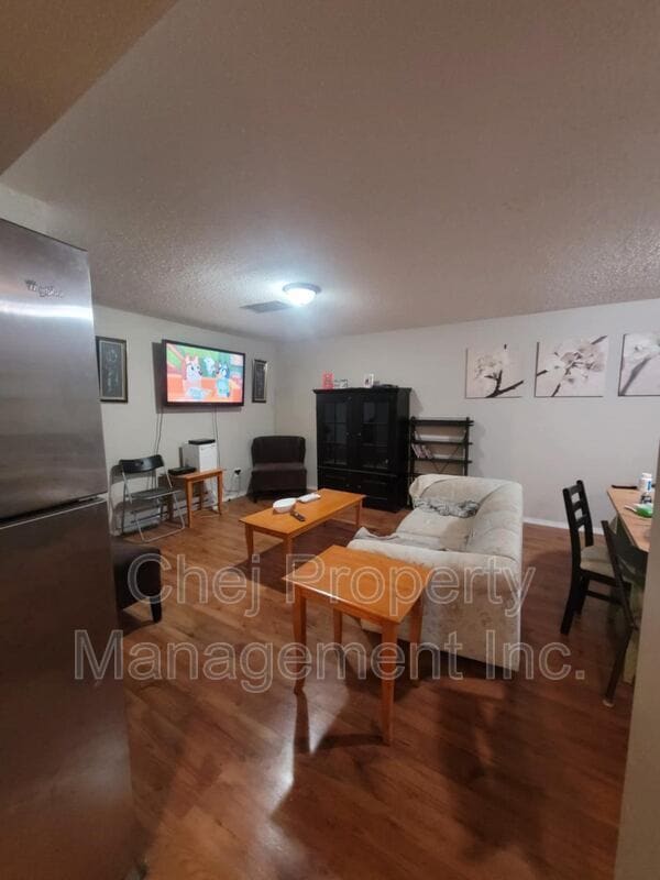 Photo du bâtiment - 14212-14114 114 St NW