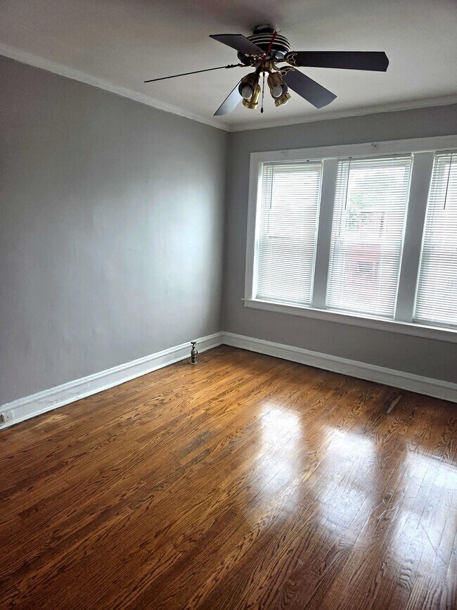 Foto del edificio - 8030 S Paxton Ave