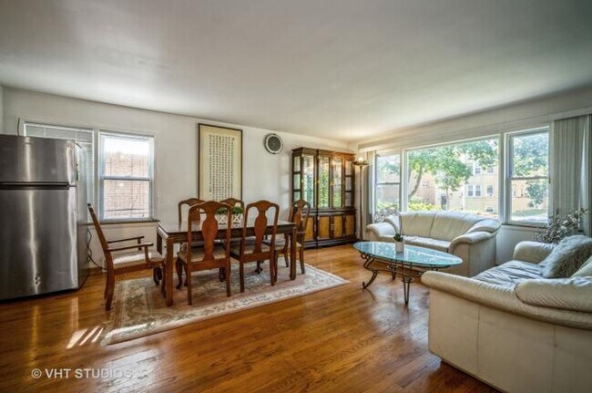 Foto del edificio - 4914 Louise St