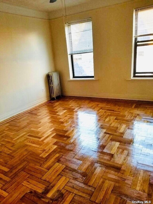 Foto del edificio - 160-10 Sanford Ave