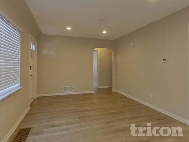 Foto del edificio - 1364 Ironton St