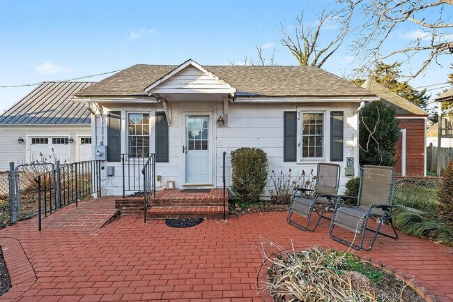 Foto del edificio - Cozy Cottage in Downtown Fredericksburg