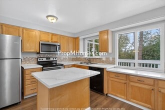 Building Photo - 537 SW 19th Pl