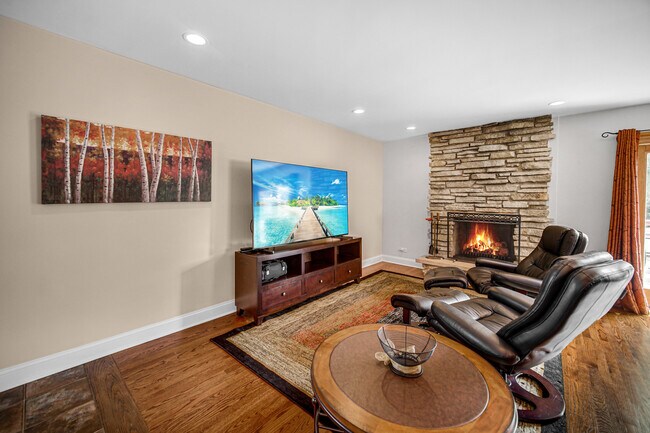 Foto del edificio - 1167 Longtree Ln